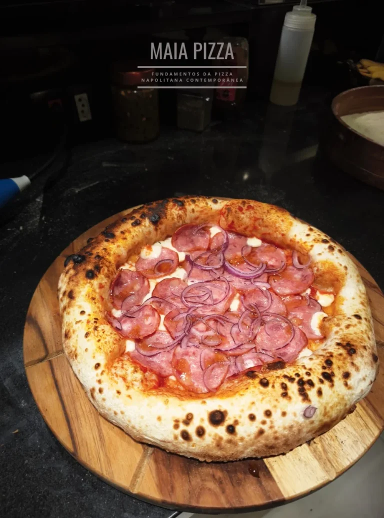 Pizza-napolitana-cebola-roxa-calabreza